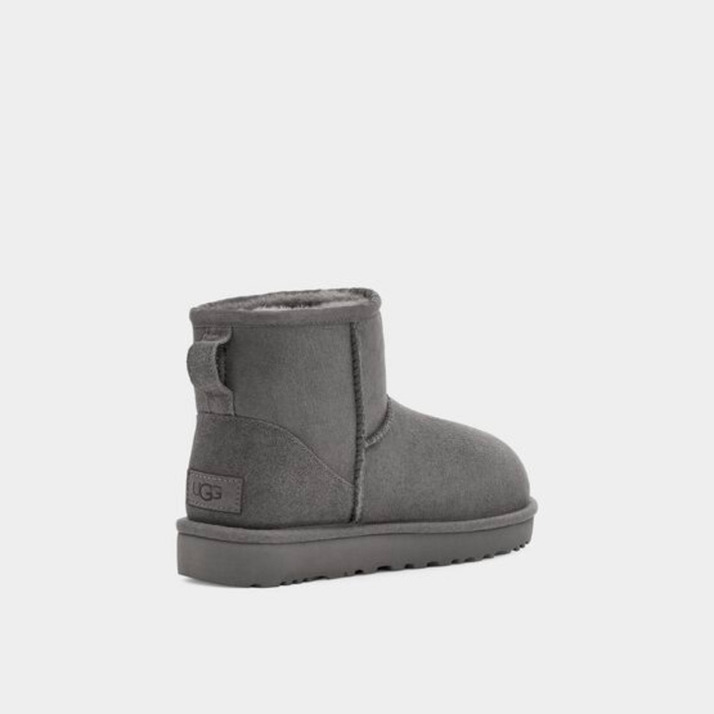 NEVER WORN Ugg Classic Mini II Boot